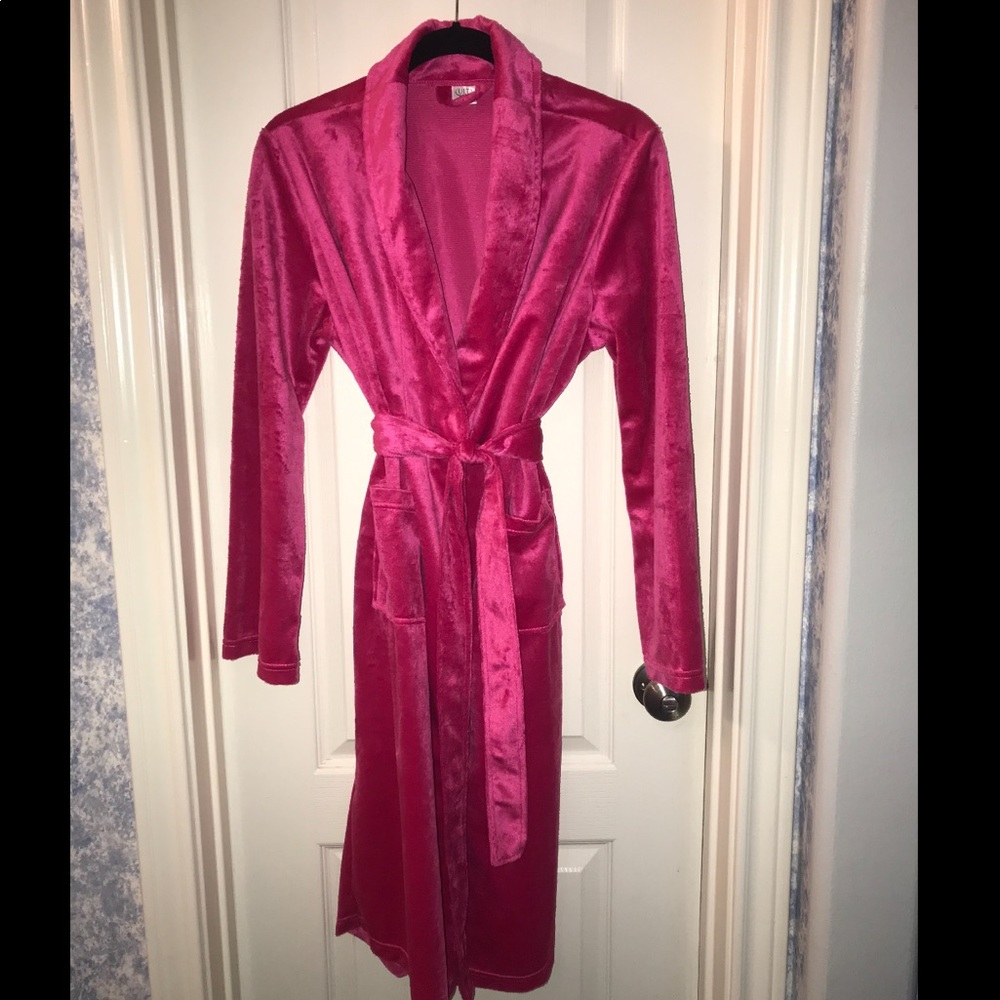 🤍Ulta Fuzzy Bath Robe🤍 - Picture 3 of 4